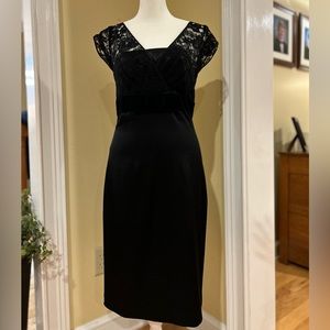 Banana Republic Lace V- Neck Lined Dress in Black